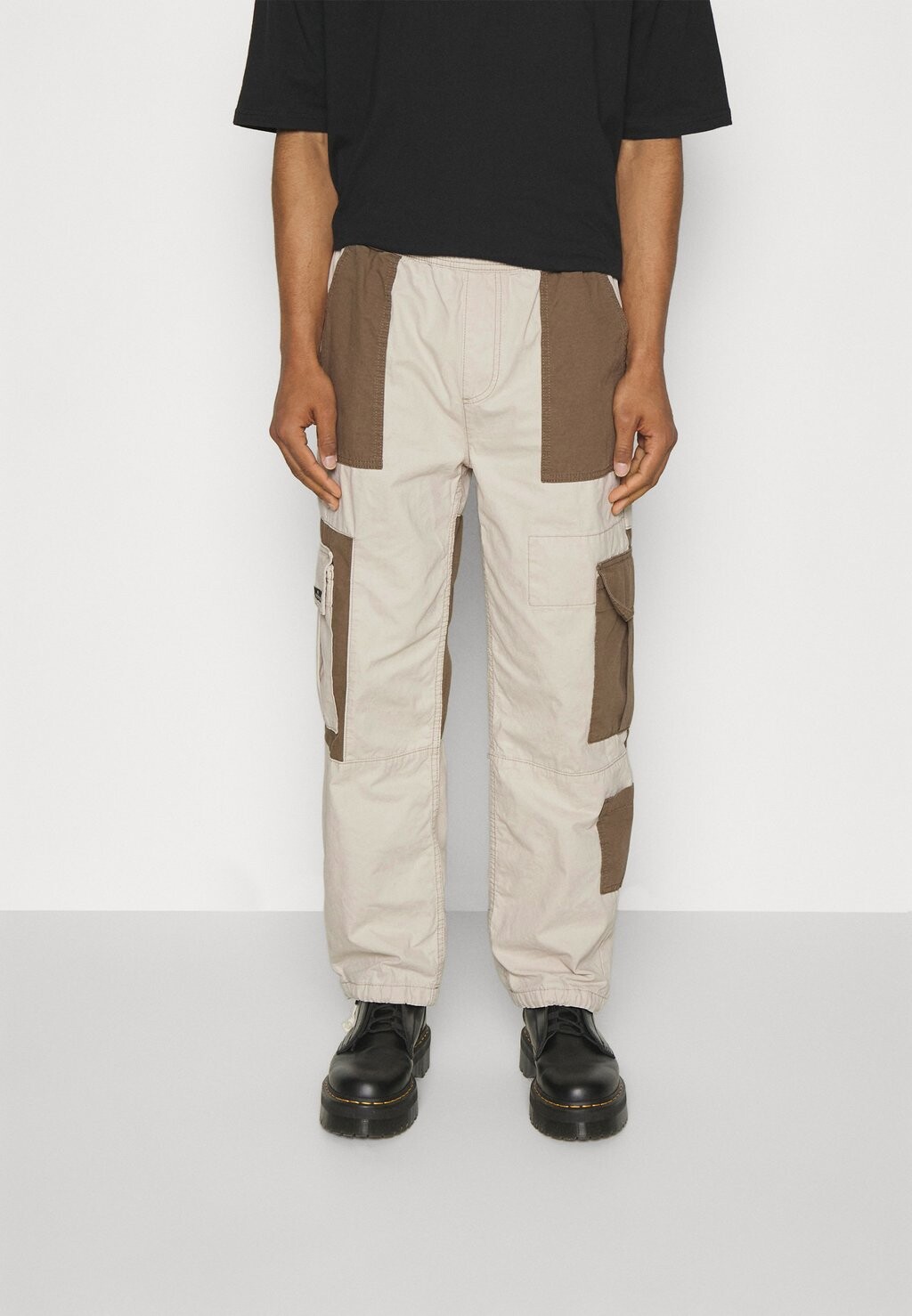 Брюки-карго Utility BDG Urban Outfitters, цвет ecru
Брюки-карго Utility BDG Urban Outfitters, цвет ecru