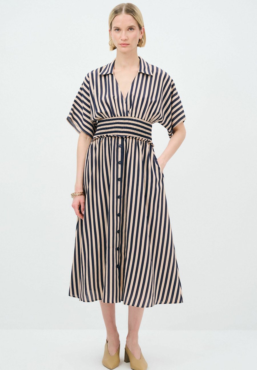 Платье adL Shirt dress, Striped Navy Blue/Dark Blue
Платье adL Shirt dress, Striped Navy Blue/Dark Blue