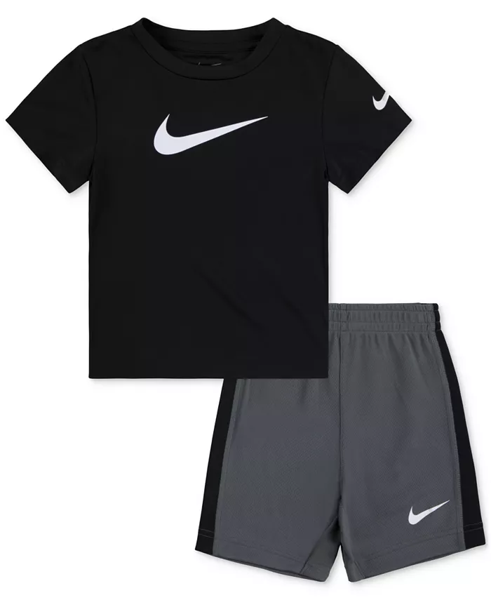 Футболка и шорты для мальчиков Toddler Boys Dri-FIT Swoosh Set Nike, серый 
Футболка и шорты для мальчиков Toddler Boys Dri-FIT Swoosh Set Nike, серый