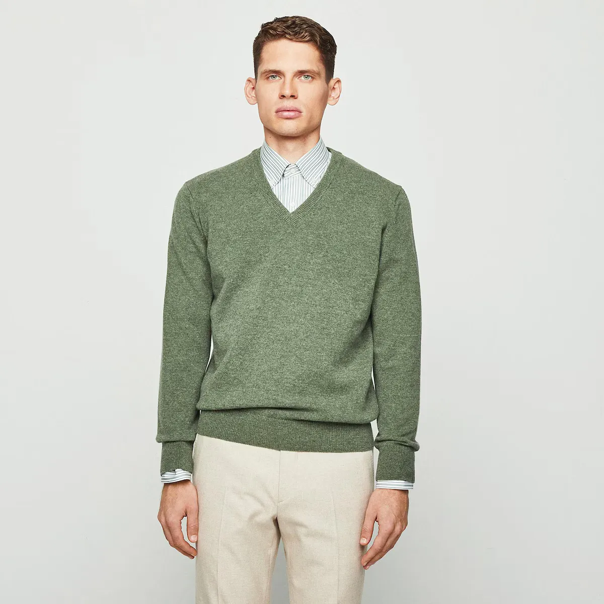 Мужской вязаный свитер Mirto Hunting из овечьей шерсти, военный зеленый
Мужской вязаный свитер Mirto Hunting из овечьей шерсти, военный зеленый