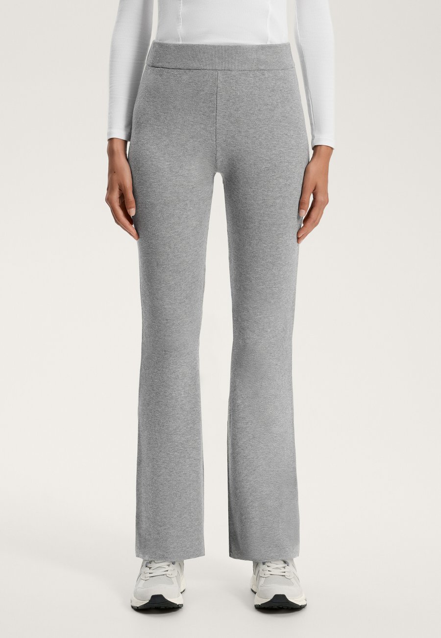 Брюки OYSHO FLARE KNIT, Grey
Брюки OYSHO FLARE KNIT, Grey