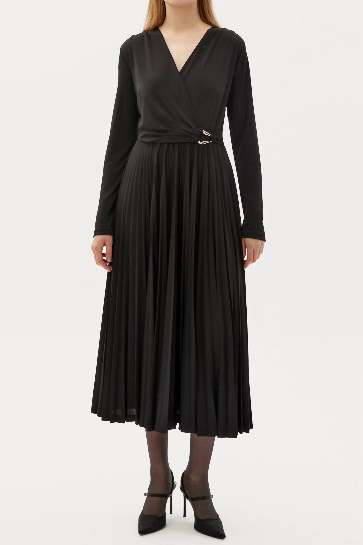 Платье Braeden черное EXQUISE
Платье Braeden черное EXQUISE