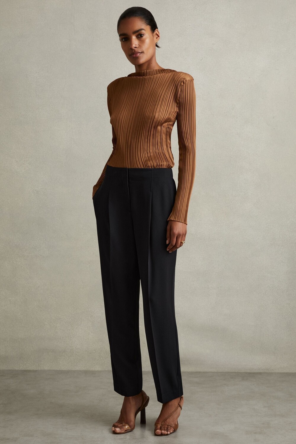 Зауженные брюки Dolly со складками спереди Reiss, синий
Зауженные брюки Dolly со складками спереди Reiss, синий