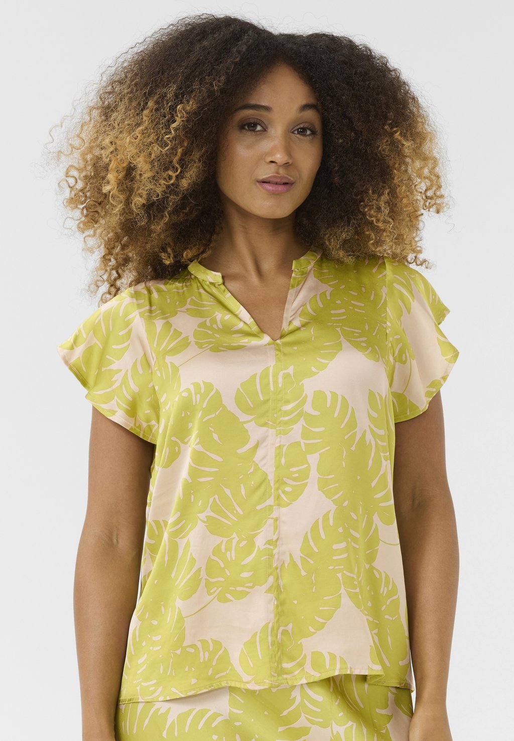 Блуза CAPSLEEVE Culture, зеленый
Блуза CAPSLEEVE Culture, зеленый