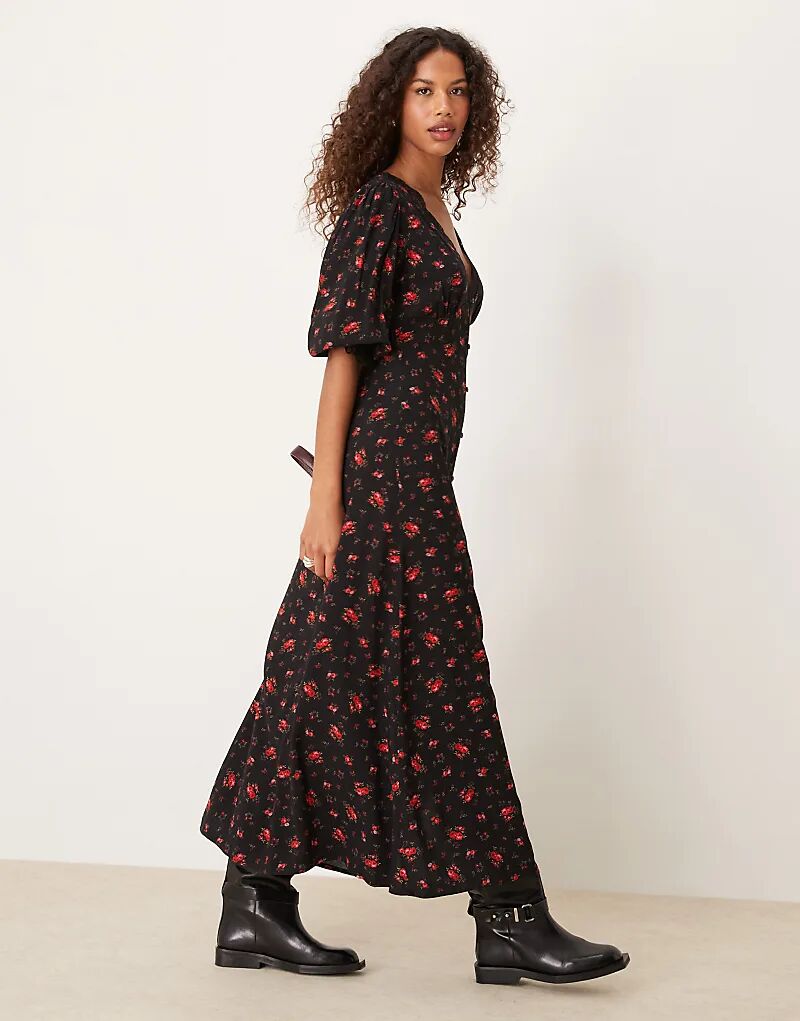 Платье макси с кружевной отделкой на пуговицах с принтом черных роз Miss Selfridge
Платье макси с кружевной отделкой на пуговицах с принтом черных роз Miss Selfridge