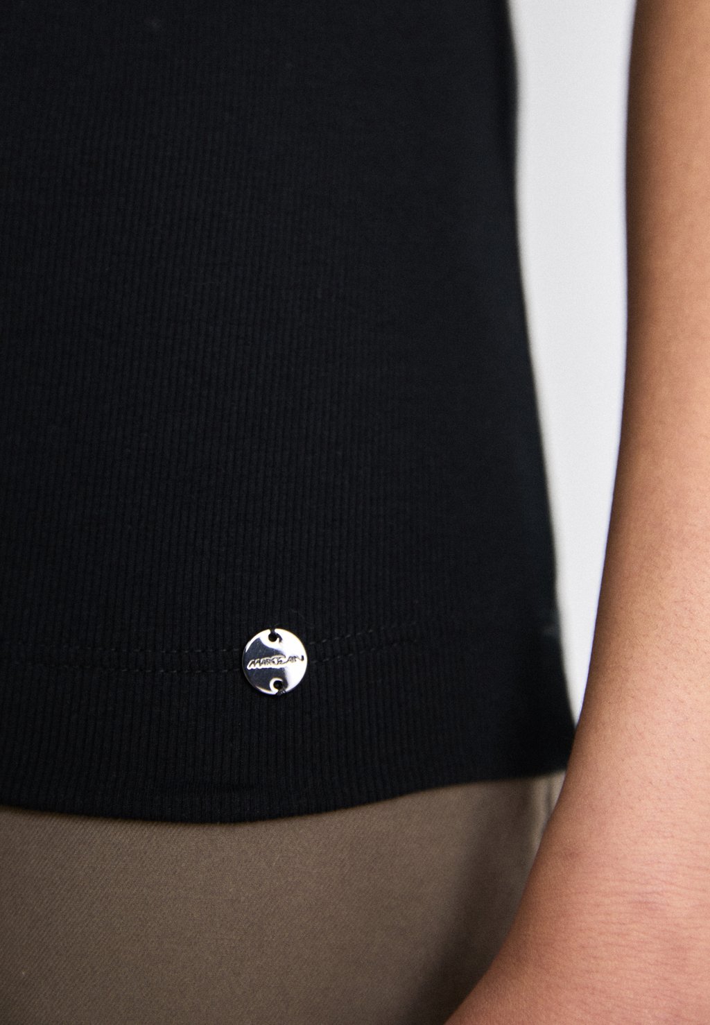 Базовая футболка Marc Cain, черный
Базовая футболка Marc Cain, черный