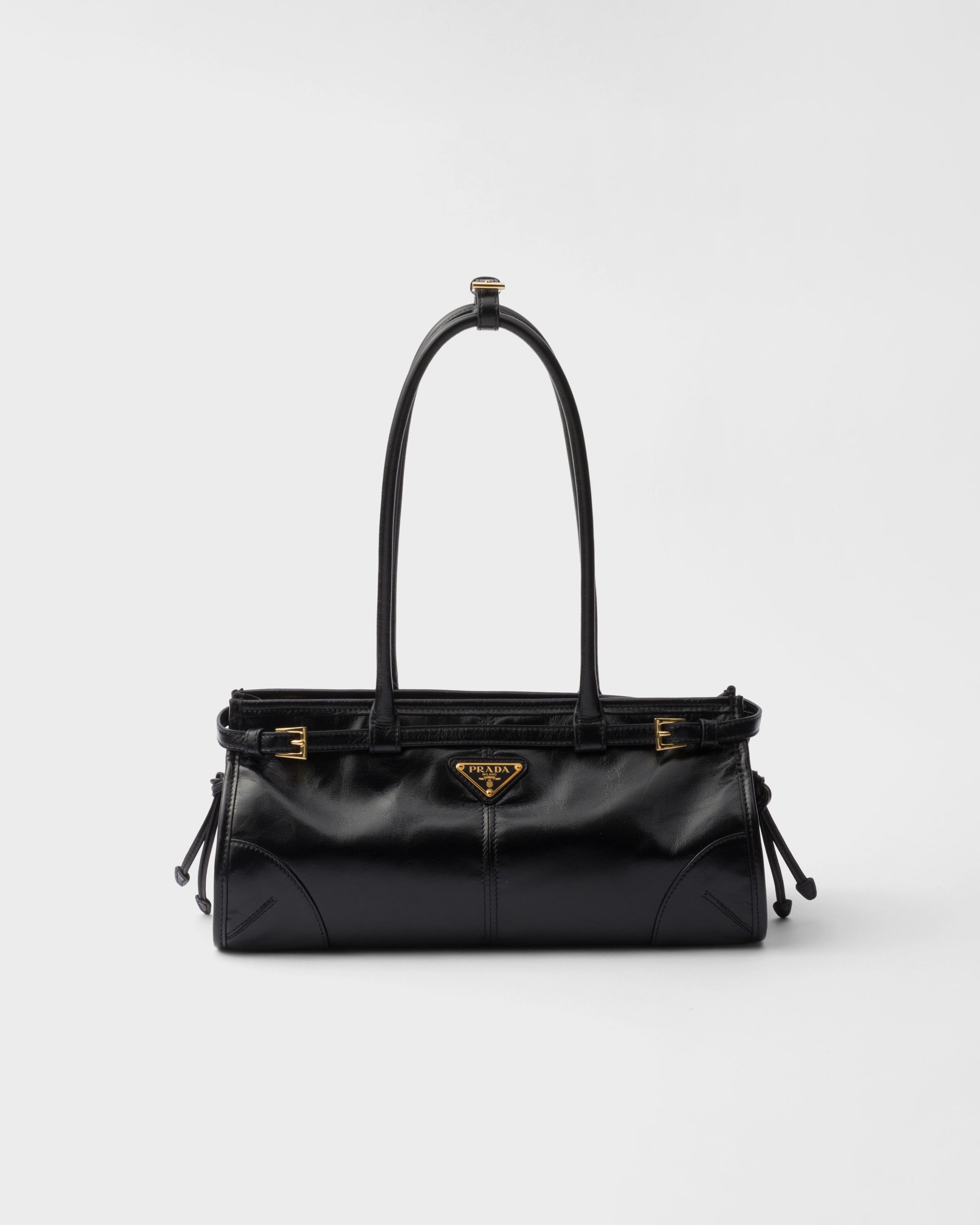 Кожаная сумка Prada Bonnie среднего размера, черный
Кожаная сумка Prada Bonnie среднего размера, черный