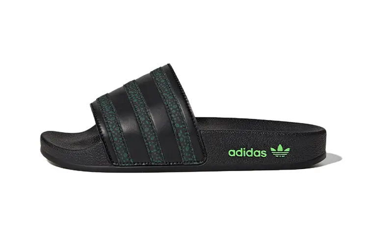 Детские тапочки серии ADILETTE PS Adidas Originals
Детские тапочки серии ADILETTE PS Adidas Originals