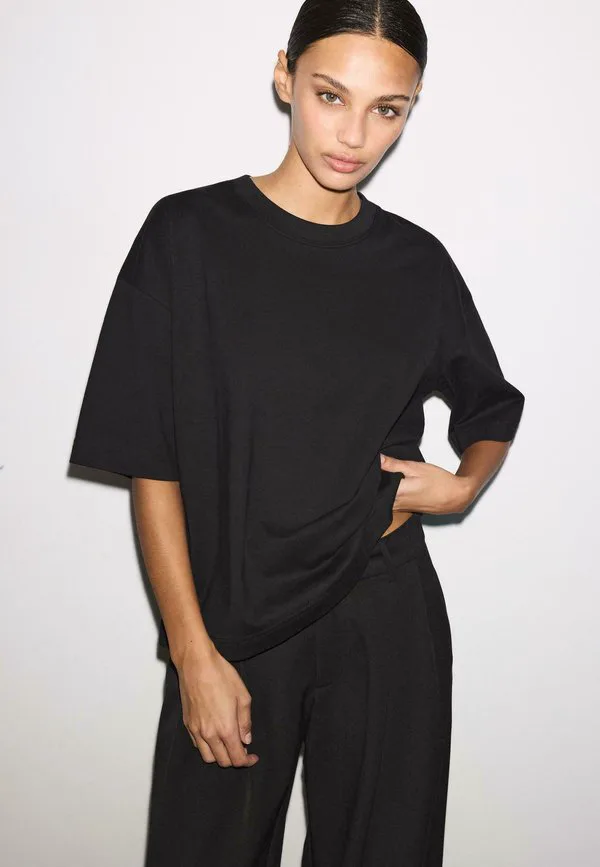 Простая футболка Stradivarius, Black, Черный, Простая футболка Stradivarius, Black
Простая футболка Stradivarius, Black, Черный, Простая футболка Stradivarius, Black