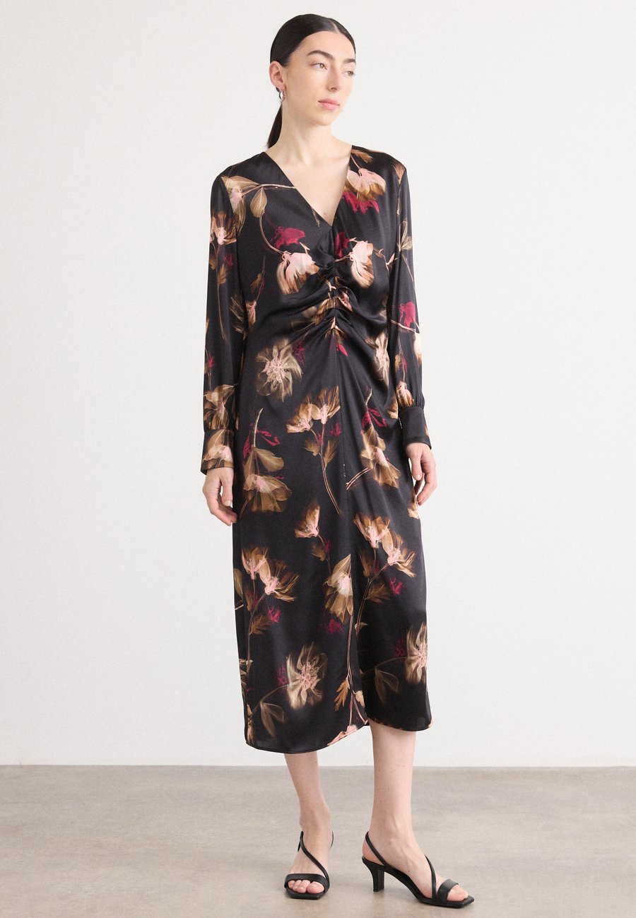 Платье Marc Cain Day dress, Black
Платье Marc Cain Day dress, Black