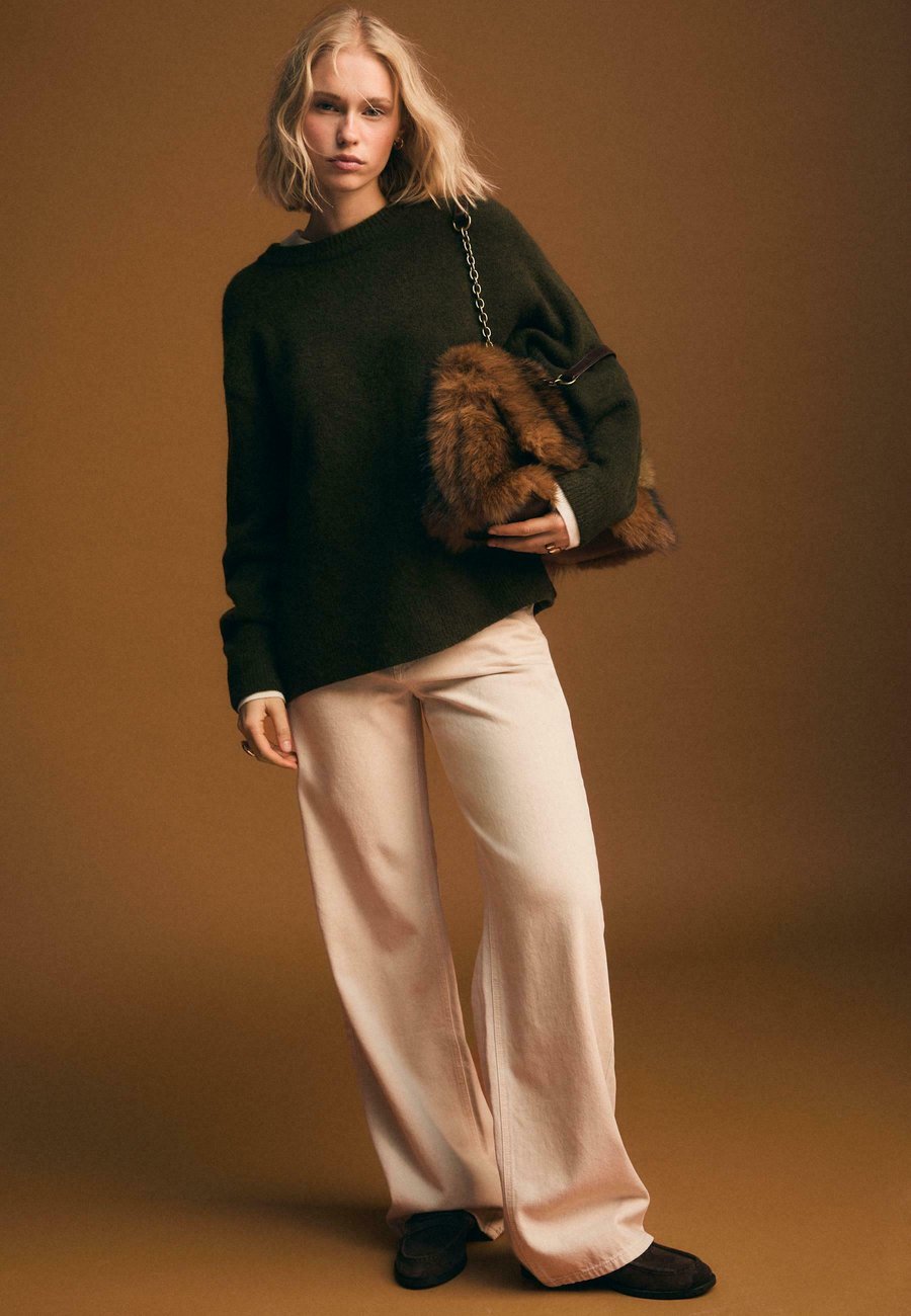 Джемпер Stradivarius SOFT-TOUCH SWEATER, Green
Джемпер Stradivarius SOFT-TOUCH SWEATER, Green