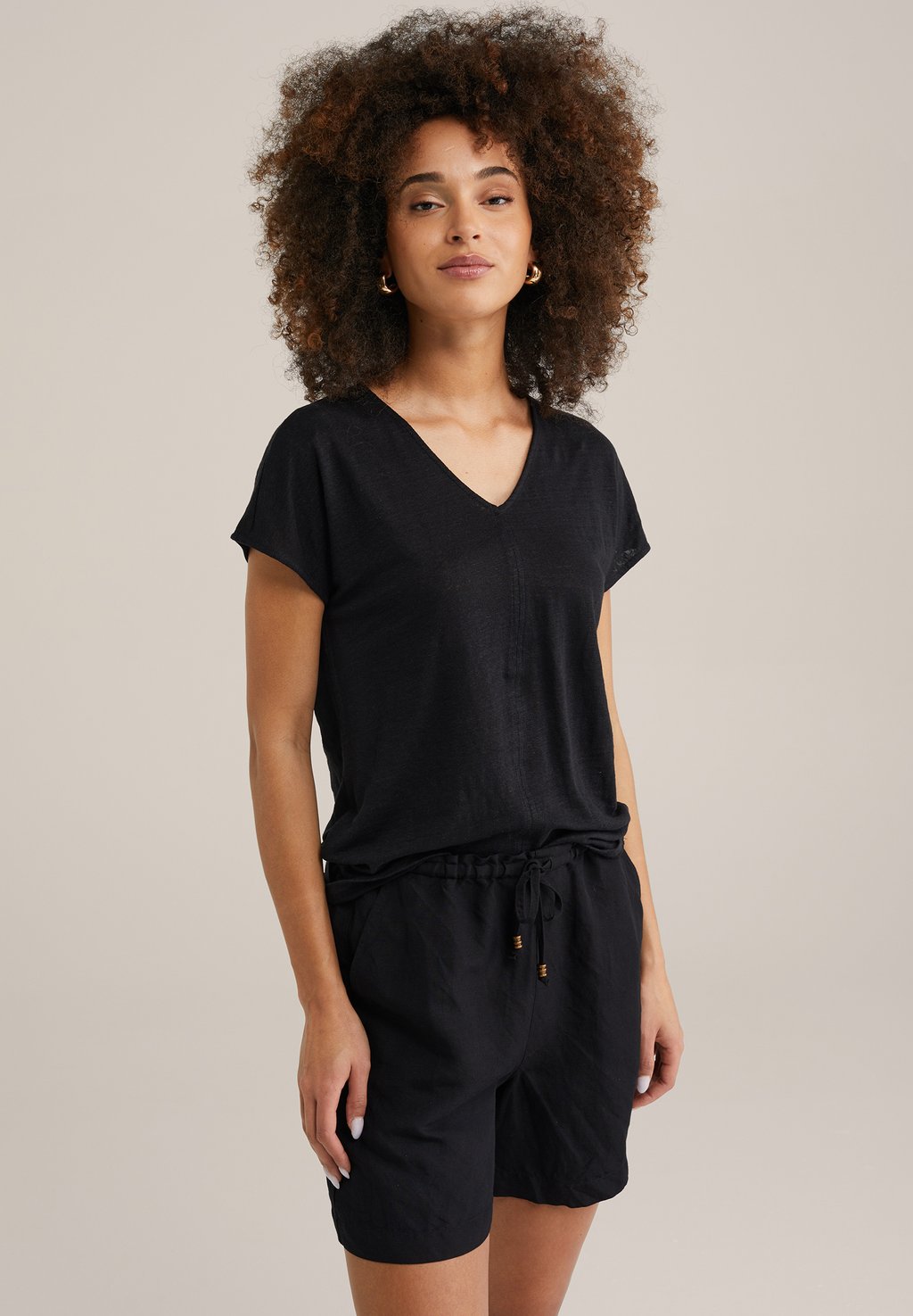 Базовая футболка WE Fashion, черный
Базовая футболка WE Fashion, черный