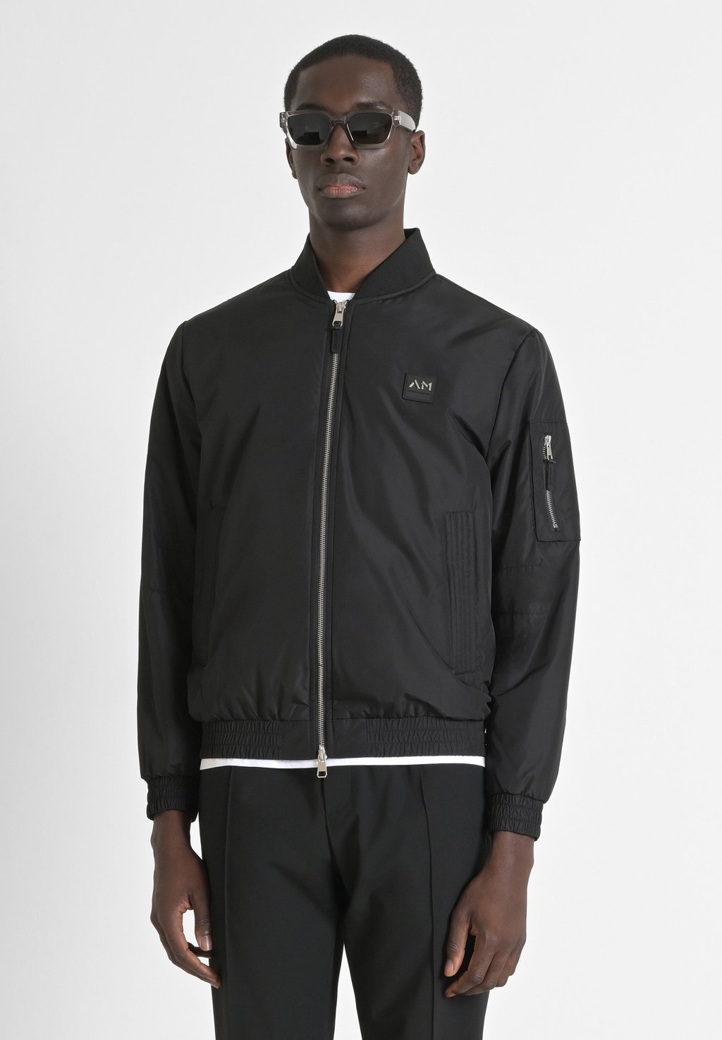 Куртка-бомбер REGULAR FIT IN TECHNOWITH PADDING SORONA AURA AND LOGO ON RUBBER PATCH Antony Morato, черный
Куртка-бомбер REGULAR FIT IN TECHNOWITH PADDING SORONA AURA AND LOGO ON RUBBER PATCH Antony Morato, черный