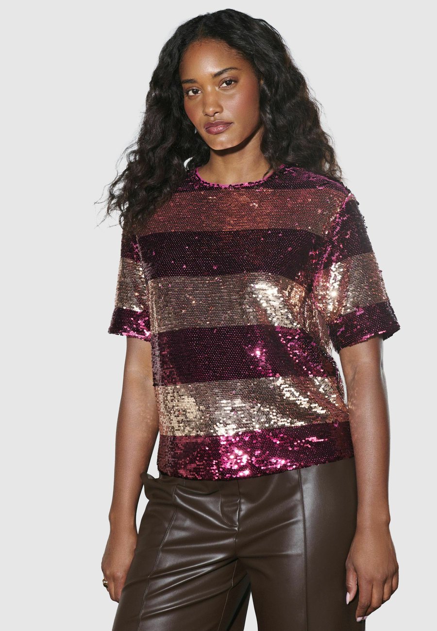 Блуза Next STRIPE SEQUIN BOXY CREW NECK, Berry Red Gold/Pink
Блуза Next STRIPE SEQUIN BOXY CREW NECK, Berry Red Gold/Pink