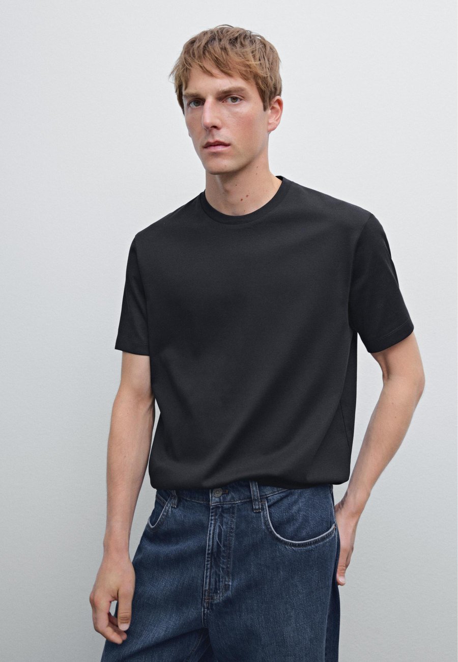 Футболка Massimo Dutti WIDE FIT SHORT SLEEVE WITH CREW NECK, Dark Blue, Синий, Футболка Massimo Dutti WIDE FIT SHORT SLEEVE WITH CREW NECK, Dark Blue
Футболка Massimo Dutti WIDE FIT SHORT SLEEVE WITH CREW NECK, Dark Blue, Синий, Футболка Massimo Dutti WIDE FIT SHORT SLEEVE WITH CREW NECK, Dark Blue