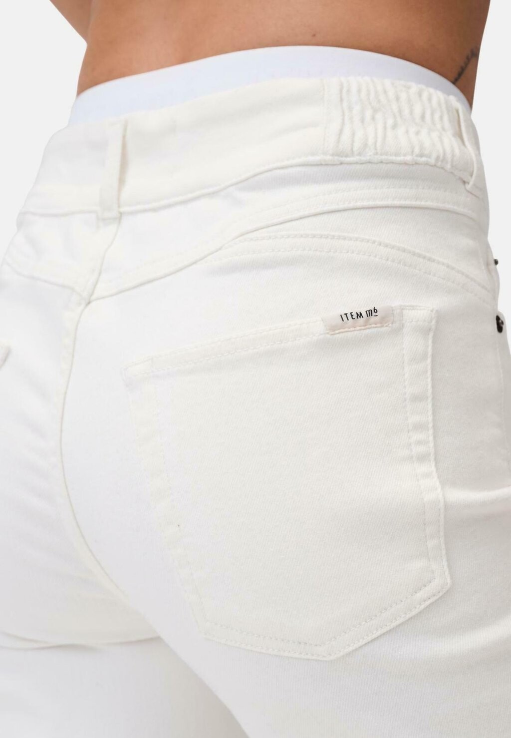 Джинсы свободного кроя CROPPED HIGH RISE DENIM ITEM m6, белый
Джинсы свободного кроя CROPPED HIGH RISE DENIM ITEM m6, белый
