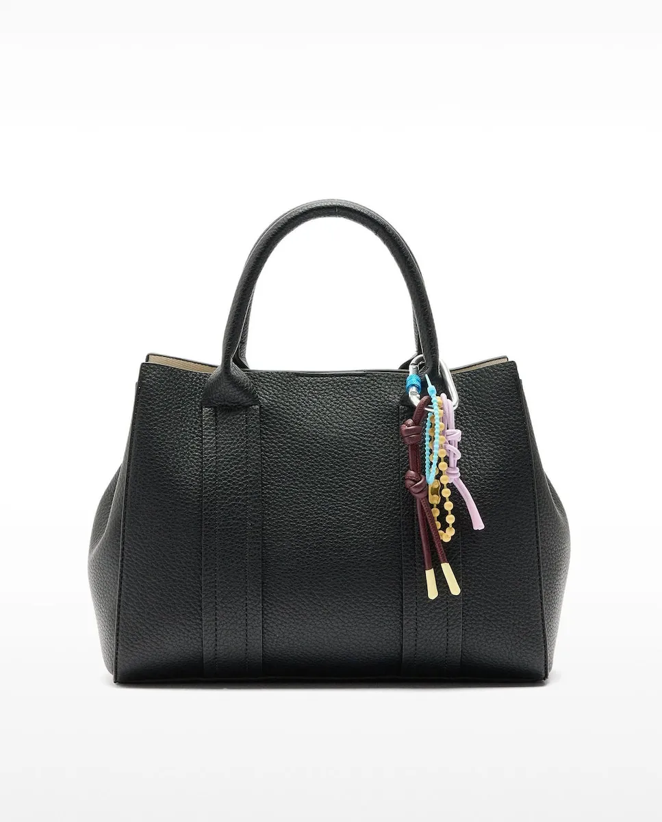 Сумка-тоут на плечо с застежкой-молнией и съемным подвесным элементом Parfois, черный
Сумка-тоут на плечо с застежкой-молнией и съемным подвесным элементом Parfois, черный