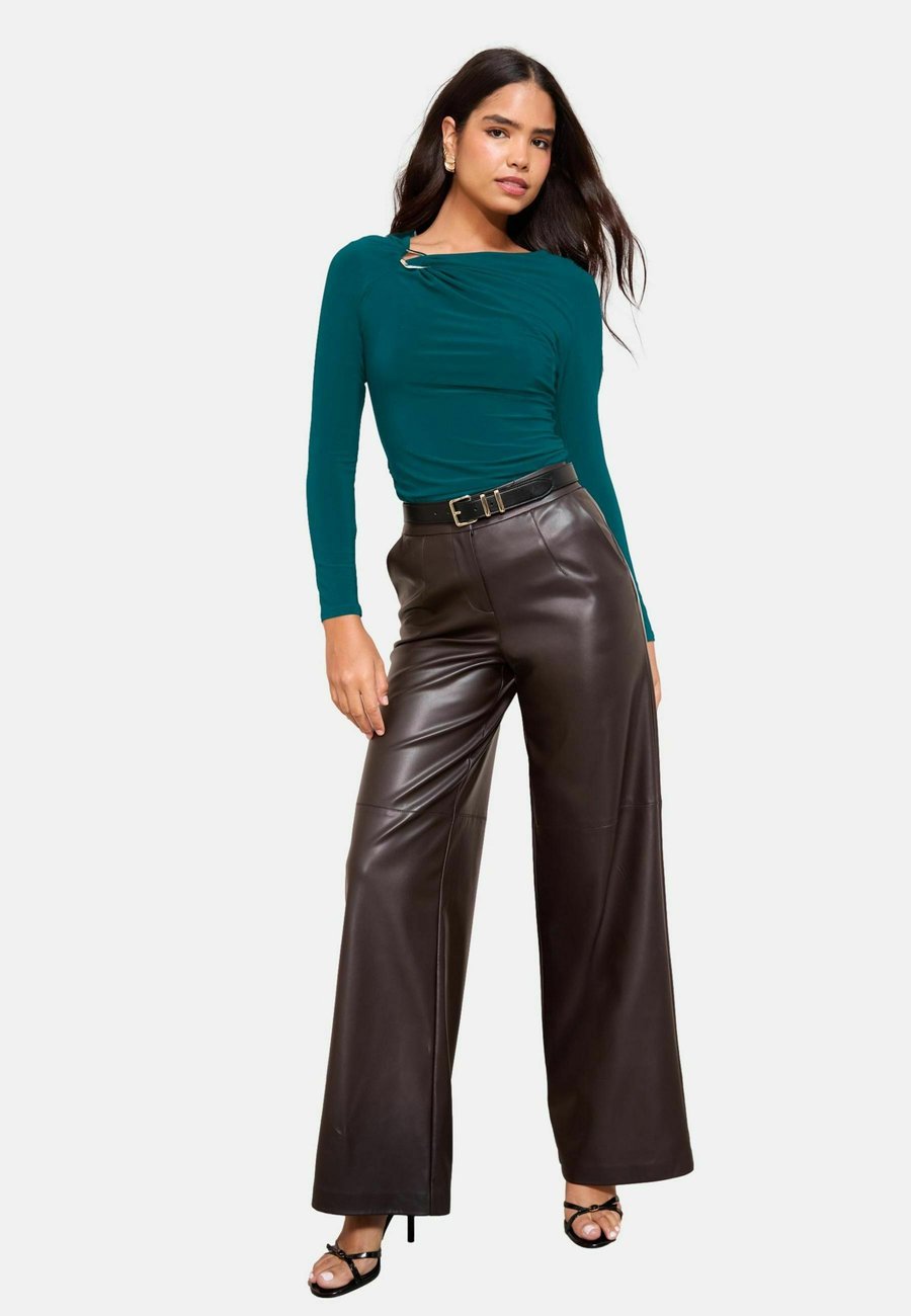 Топ Friends Like These BUCKLE HARDWARE , Teal Blue/Blue
Топ Friends Like These BUCKLE HARDWARE , Teal Blue/Blue