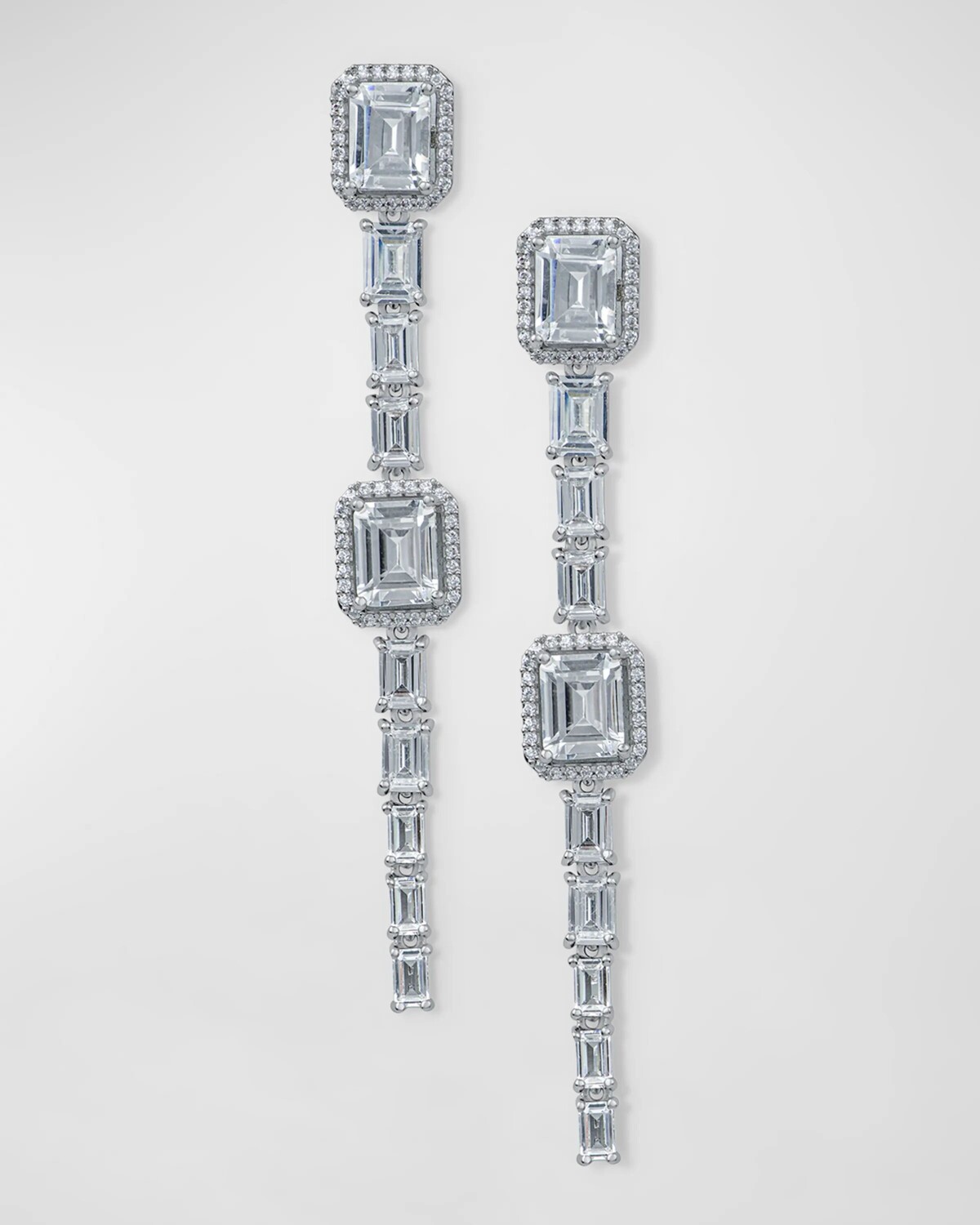 Драматические серьги-качели изумрудной огранки с паве из кубического циркония Kenneth Jay Lane, цвет Silver
Драматические серьги-качели изумрудной огранки с паве из кубического циркония Kenneth Jay Lane, цвет Silver