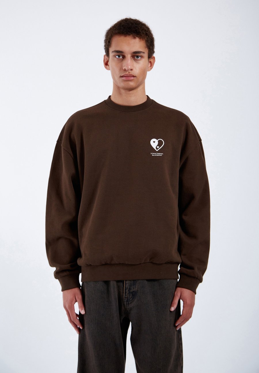 Толстовка Dr.Denim KENAN , Chocolate Yin Yang/Brown, Коричневый, Толстовка Dr.Denim KENAN , Chocolate Yin Yang/Brown
Толстовка Dr.Denim KENAN , Chocolate Yin Yang/Brown, Коричневый, Толстовка Dr.Denim KENAN , Chocolate Yin Yang/Brown