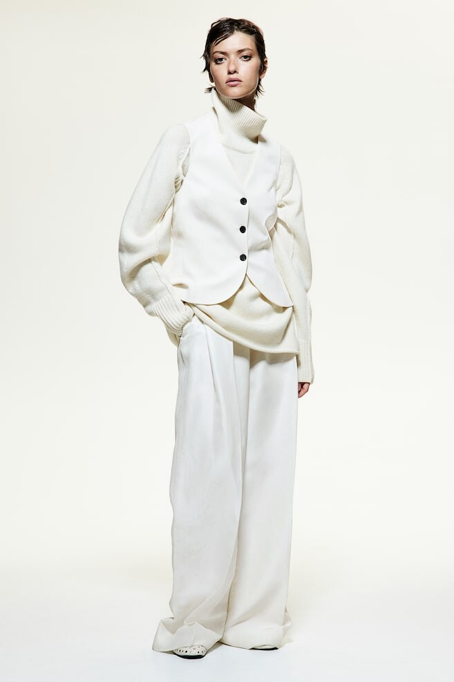 Элегантный костюмный жилет H&M, бежевый
Элегантный костюмный жилет H&M, бежевый