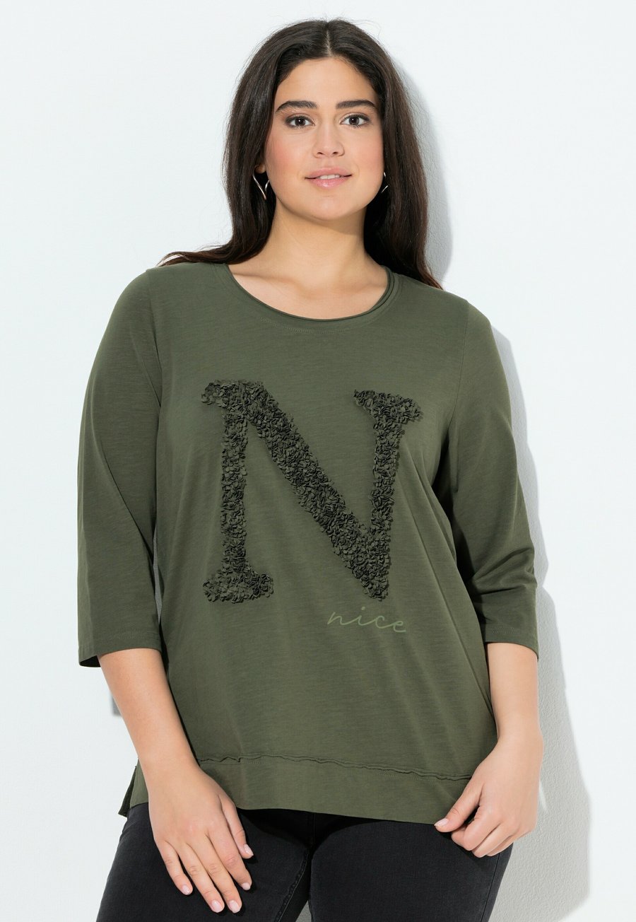 Топ Ulla Popken TEXTURED LETTERING 3/4 SLEEVE , Olive Grey/Olive
Топ Ulla Popken TEXTURED LETTERING 3/4 SLEEVE , Olive Grey/Olive