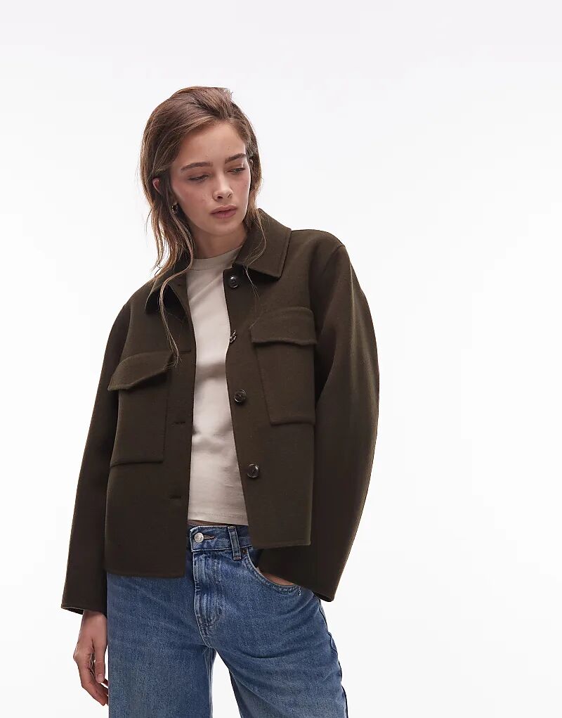Двухслойная шерстяная куртка ARKET цвета хаки с пуговицами спереди и передними карманами
Двухслойная шерстяная куртка ARKET цвета хаки с пуговицами спереди и передними карманами