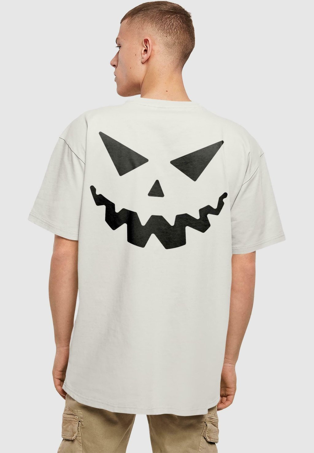 Футболка с принтом HALLOWEEN ARE YOU SCARED TEE Merchcode, светло-серый 
Футболка с принтом HALLOWEEN ARE YOU SCARED TEE Merchcode, светло-серый