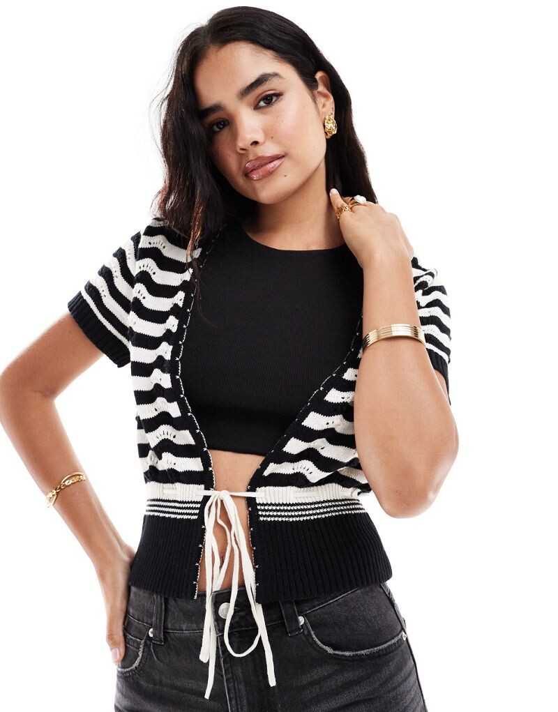ASOS DESIGN – черно-белый кардиган с короткими рукавами и пуантами 
ASOS DESIGN – черно-белый кардиган с короткими рукавами и пуантами
