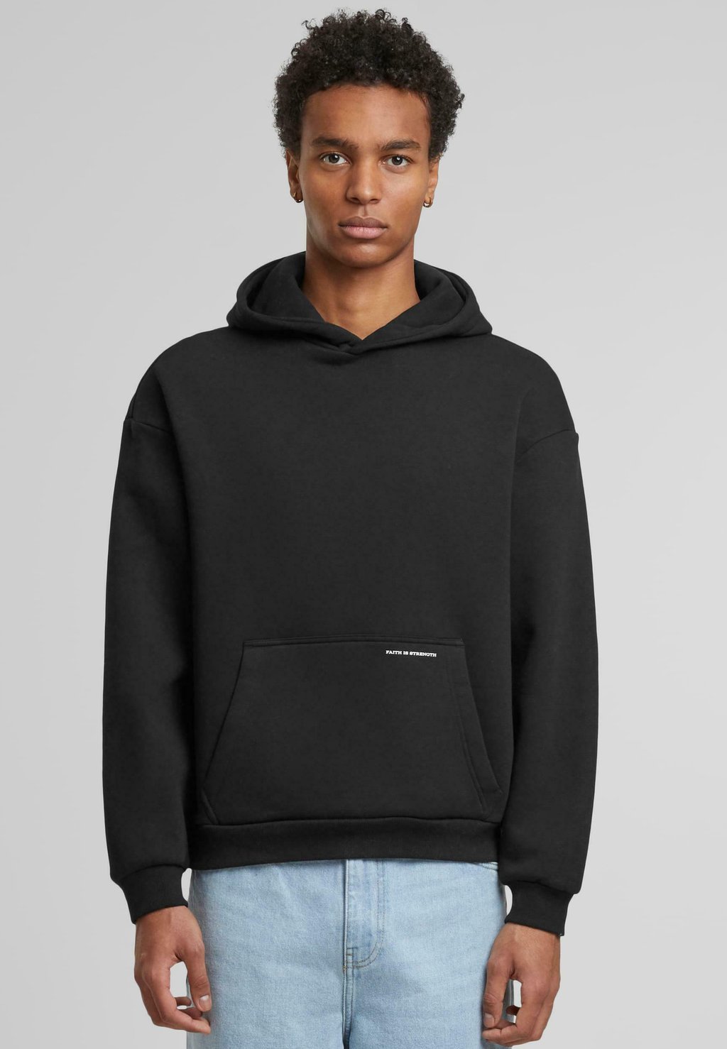 Толстовка с капюшоном FAITH IS STRENGTH FLUFFY Upscale by Mister Tee, черный
Толстовка с капюшоном FAITH IS STRENGTH FLUFFY Upscale by Mister Tee, черный
