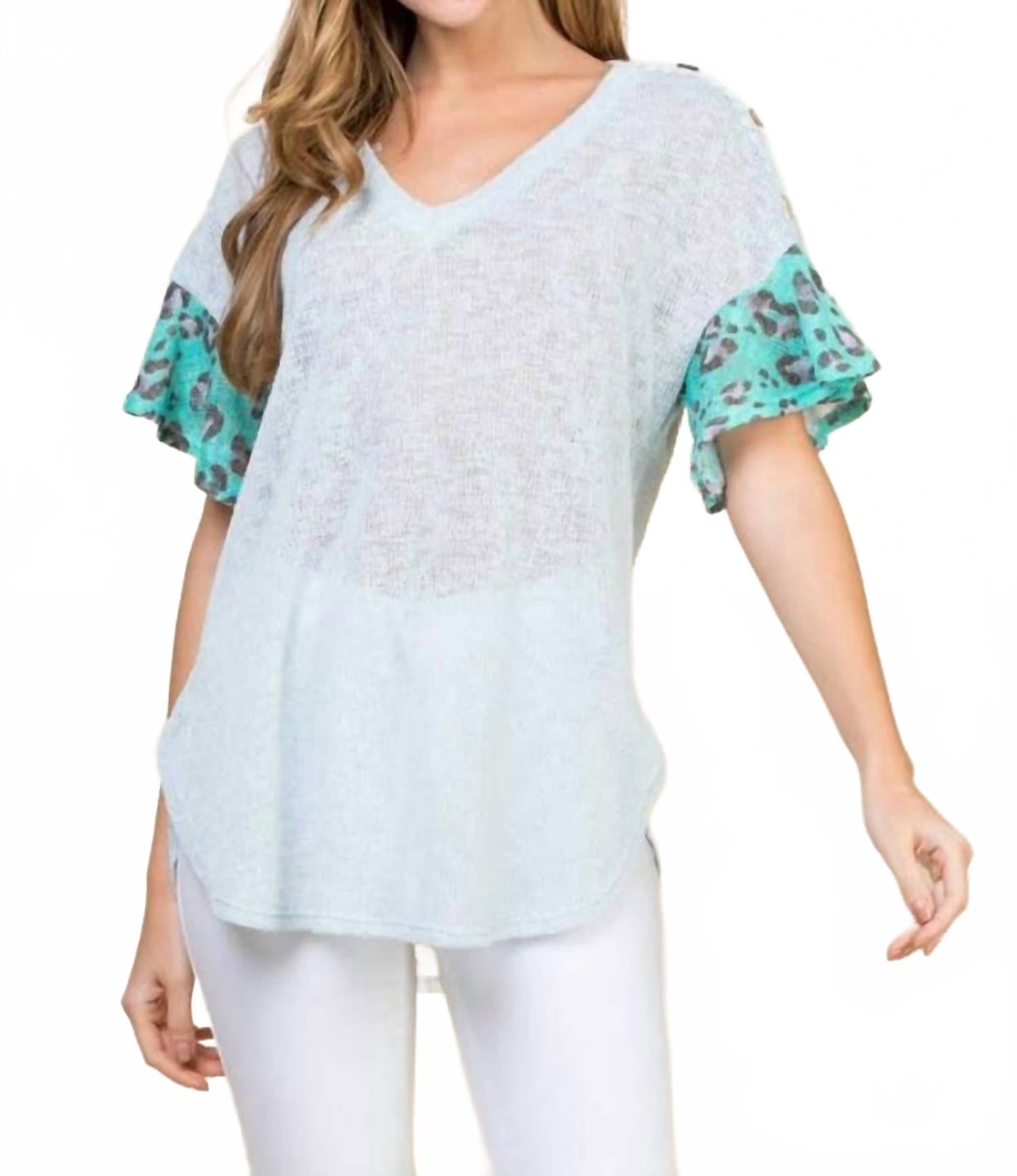 Мятный топ с V-образным вырезом и кружевной отделкой на пуговицах Emerald Collection
Мятный топ с V-образным вырезом и кружевной отделкой на пуговицах Emerald Collection