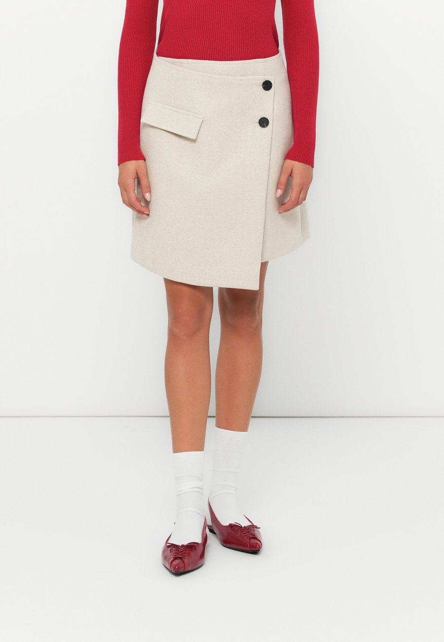 Юбка YAS YASSEMANA SKIRT, Oat Milk/White
Юбка YAS YASSEMANA SKIRT, Oat Milk/White