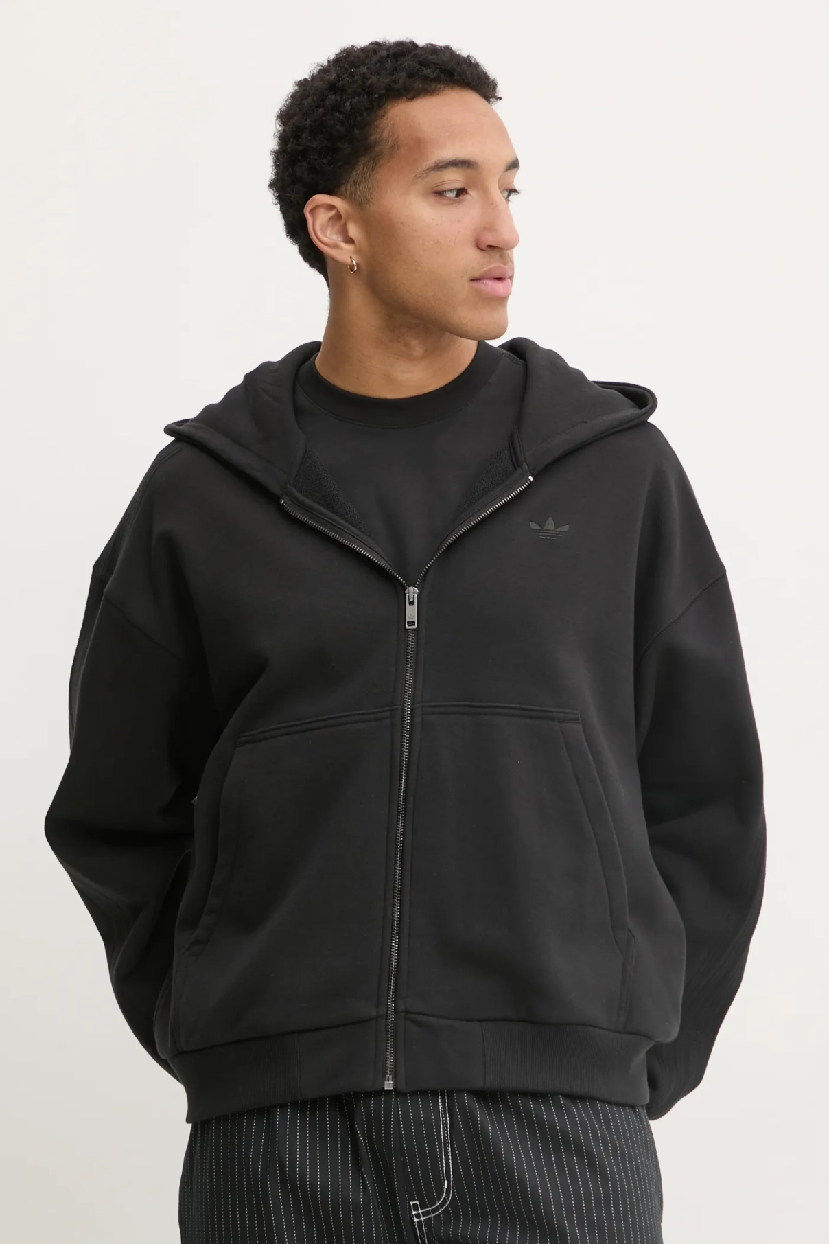 Толстовка Essential из хлопка adidas Originals, черный
Толстовка Essential из хлопка adidas Originals, черный