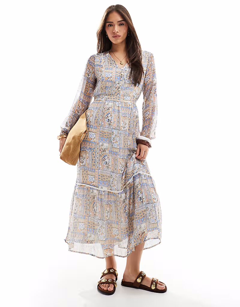 Платье-халат Vero Moda макси с розовым принтом в стиле пэчворк
Платье-халат Vero Moda макси с розовым принтом в стиле пэчворк