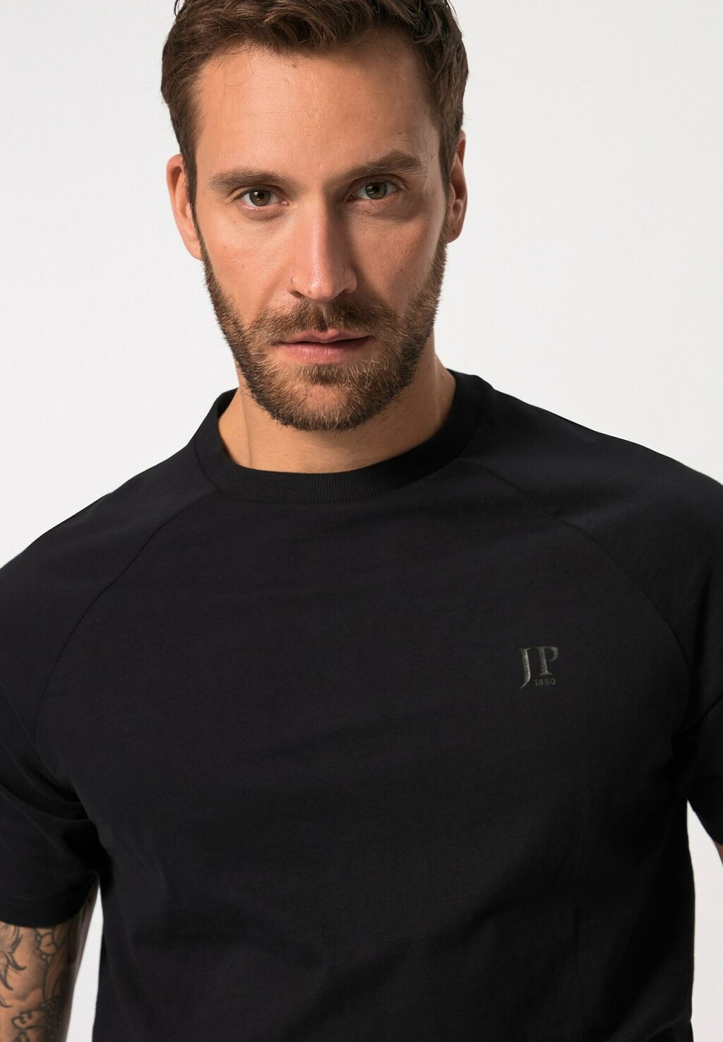 Базовая футболка SHORT SLEEVE ROUND NECK JP1880, черный 
Базовая футболка SHORT SLEEVE ROUND NECK JP1880, черный