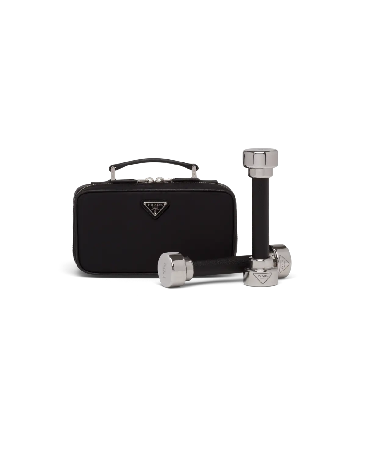 Сумка для гантелей из переработанного нейлона и кожи сафьяно Prada, черный
Сумка для гантелей из переработанного нейлона и кожи сафьяно Prada, черный