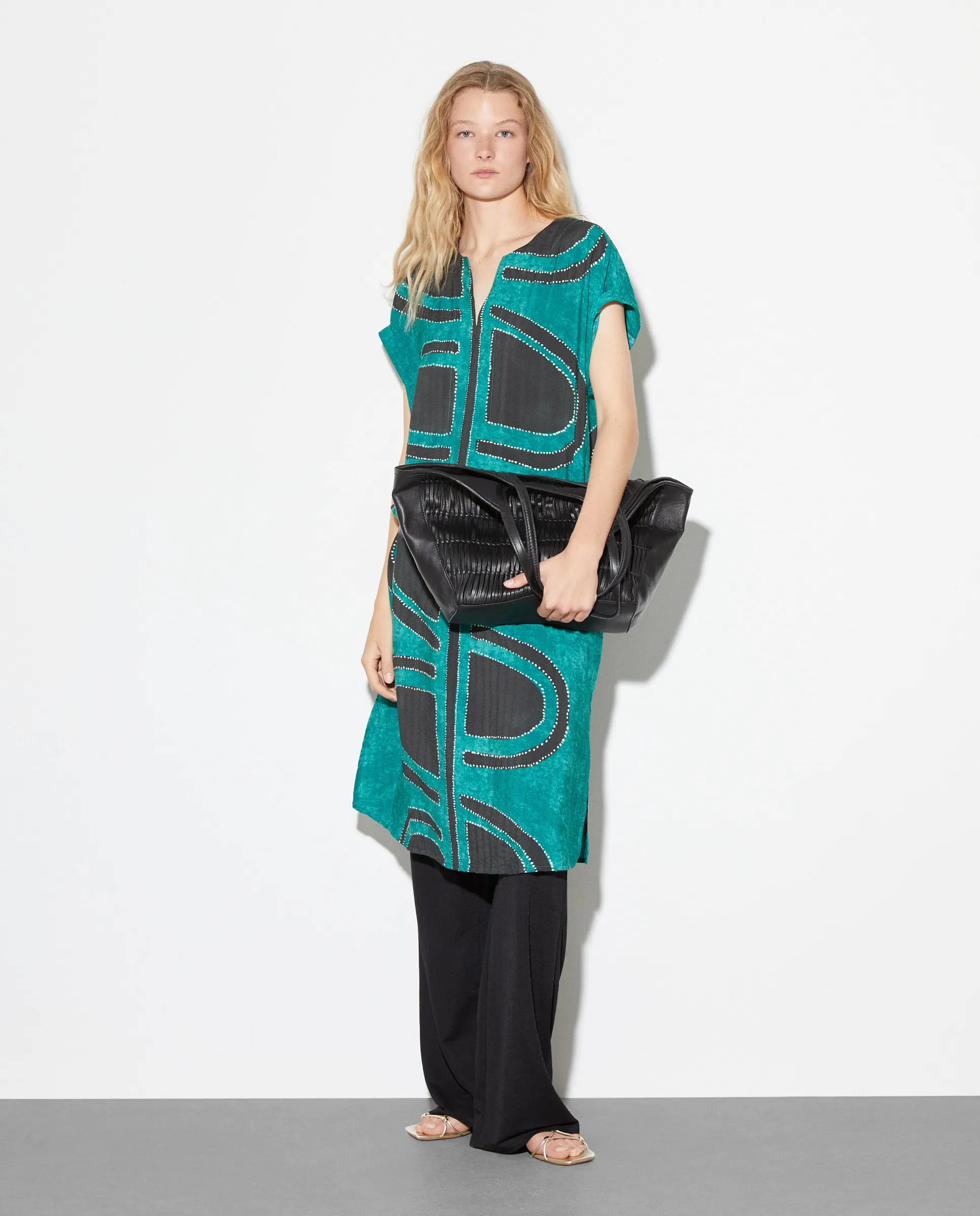 Этническое миди-платье с короткими рукавами Woman El Corte Inglés, черный
Этническое миди-платье с короткими рукавами Woman El Corte Inglés, черный