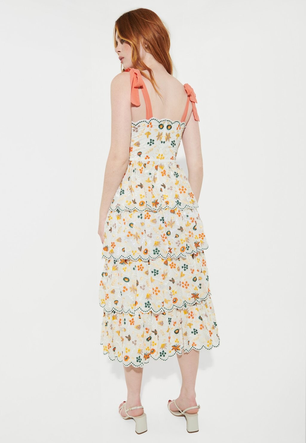 Дневное платье EMBROIDERY MIDI BEAUUT, бежевый
Дневное платье EMBROIDERY MIDI BEAUUT, бежевый