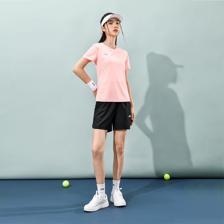 Повседневный женский костюм LINING
Повседневный женский костюм LINING