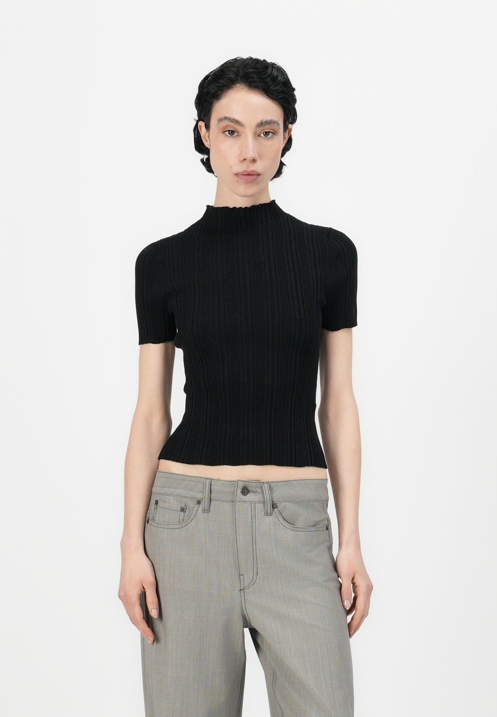 Базовая футболка SARPHAPILK HUGO, черный
Базовая футболка SARPHAPILK HUGO, черный