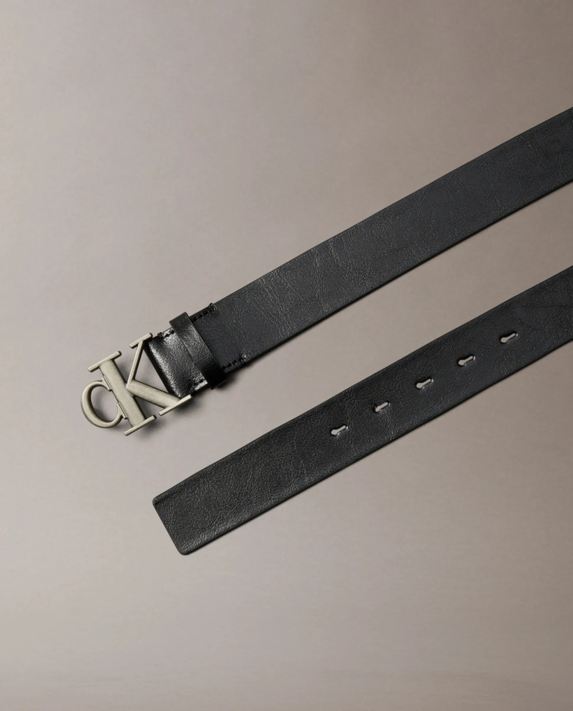 Мужской кожаный ремень 35 мм Calvin Klein, черный
Мужской кожаный ремень 35 мм Calvin Klein, черный