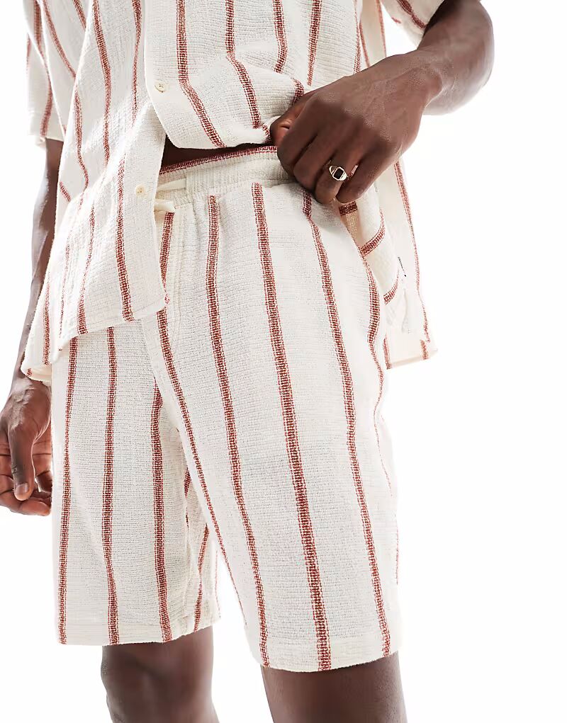 Jack & Jones coord текстурные шорты в белую красную полоску
Jack & Jones coord текстурные шорты в белую красную полоску
