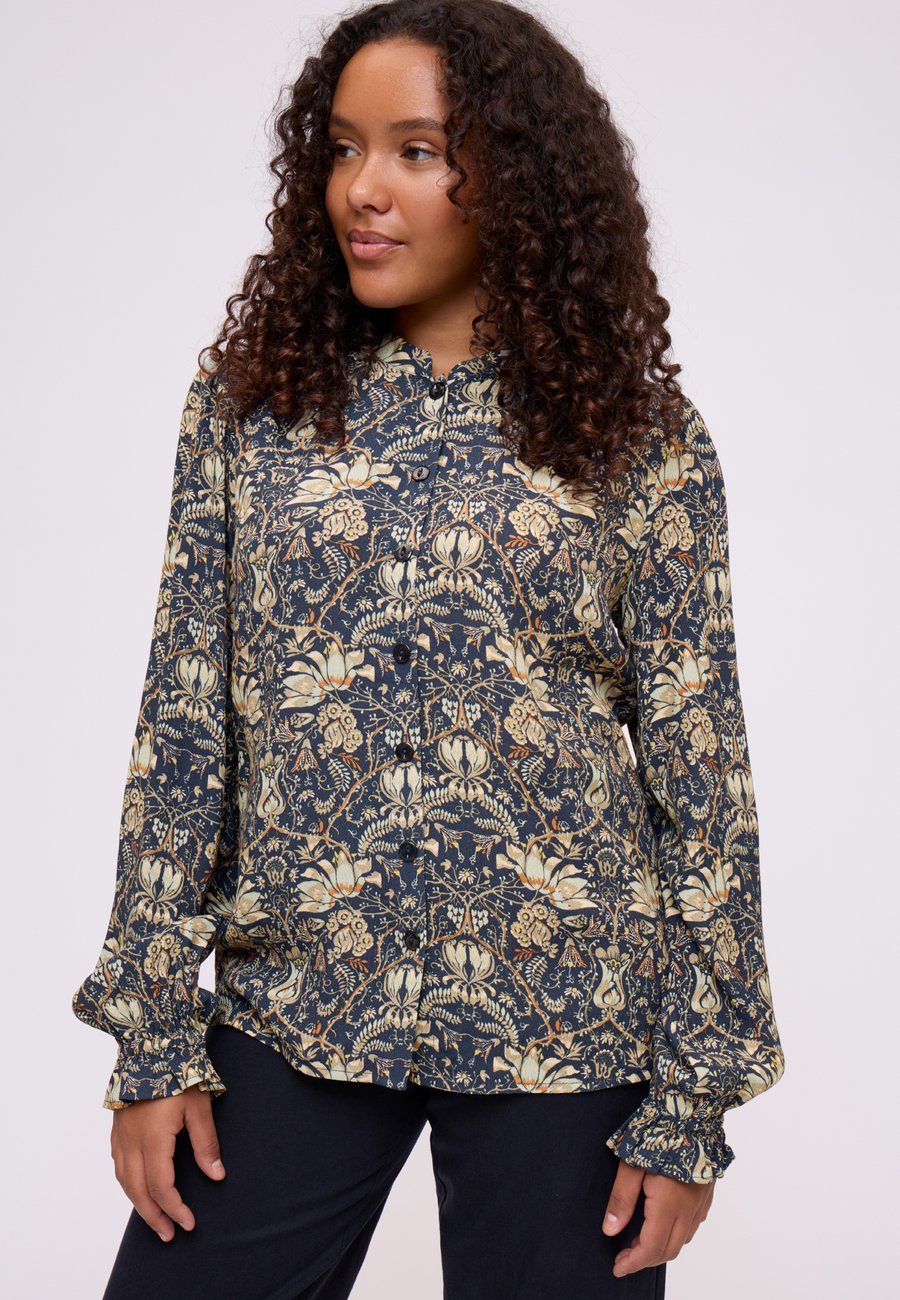 Блуза Noa Noa BELLANN, Print Navy Green/Dark Blue
Блуза Noa Noa BELLANN, Print Navy Green/Dark Blue