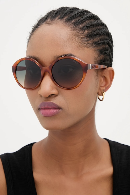 Солнцезащитные очки Guess, коричневый
Солнцезащитные очки Guess, коричневый