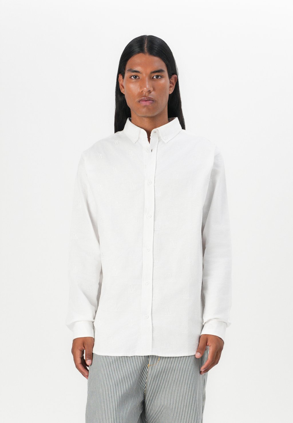 Рубашка MONOGRAM New Era, кремовый
Рубашка MONOGRAM New Era, кремовый