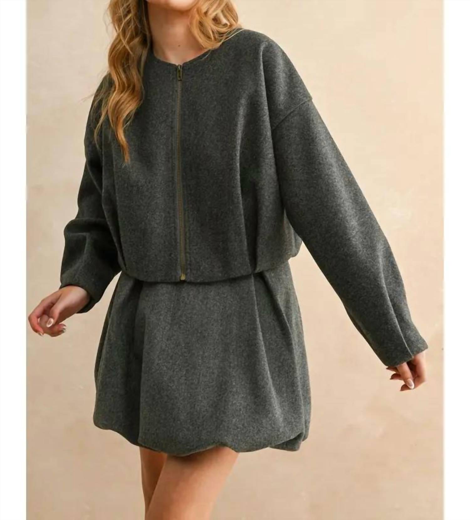 MIOU MUSE Куртка Nina с круглым вырезом и пышной юбкой, серого цвета
MIOU MUSE Куртка Nina с круглым вырезом и пышной юбкой, серого цвета