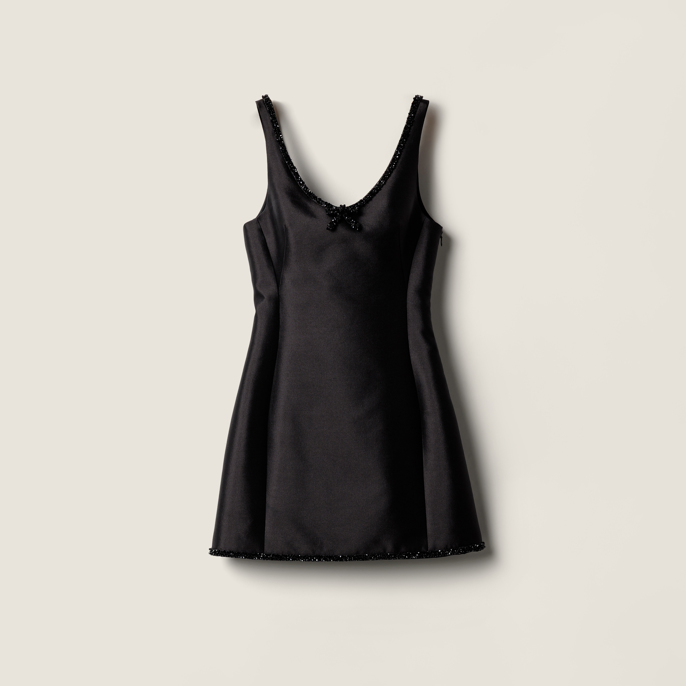 Мини-платье из вышитого шелка и шерсти MIU MIU, черный
Мини-платье из вышитого шелка и шерсти MIU MIU, черный