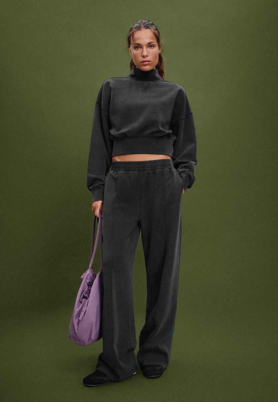 Толстовка Stradivarius INTERLOCK HIGH NECK, Dark Grey
Толстовка Stradivarius INTERLOCK HIGH NECK, Dark Grey