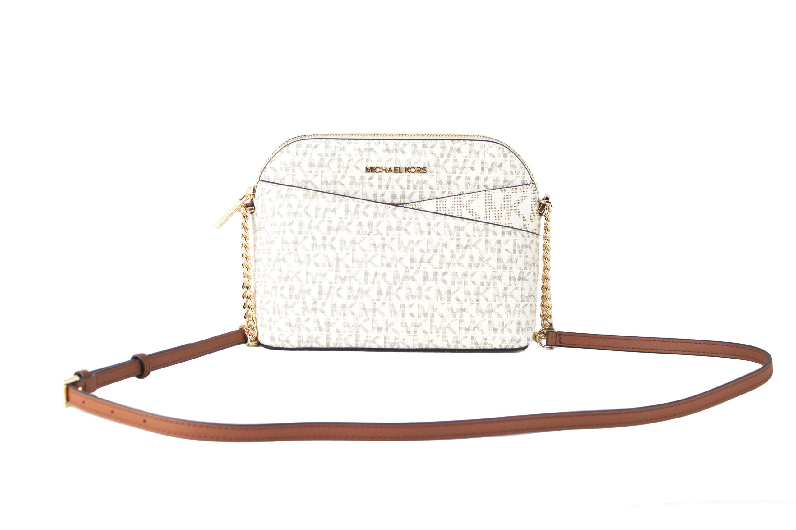 Сумка через плечо Jet Set Travel Medium Leather X Cross Dome (Vanilla Signature/Gold) Michael Kors
Сумка через плечо Jet Set Travel Medium Leather X Cross Dome (Vanilla Signature/Gold) Michael Kors