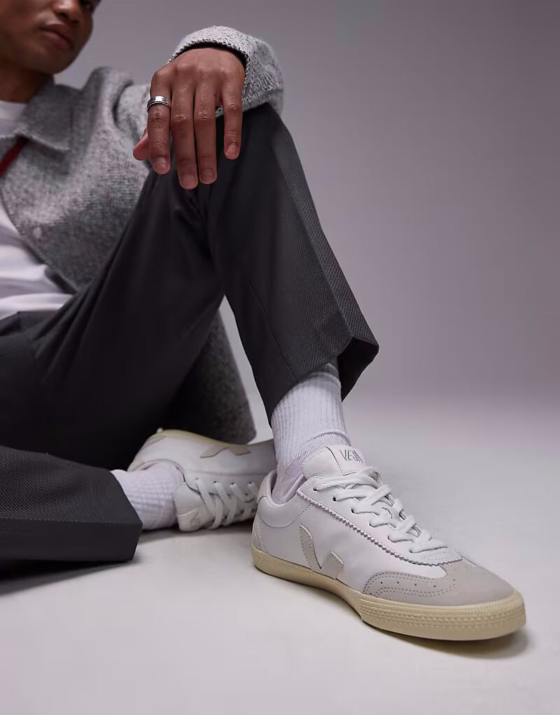 Кроссовки VEJA Volley белого цвета
Кроссовки VEJA Volley белого цвета